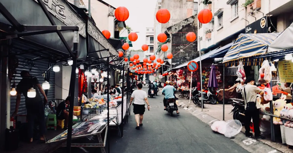 10 Essential Tips for Exploring the World Today