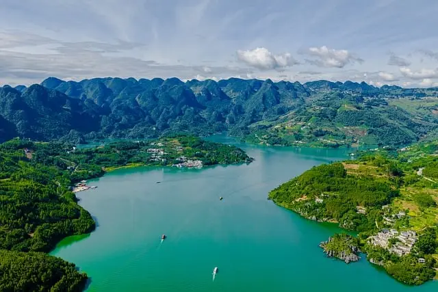 10 Unique Ways to Explore the World Responsibly