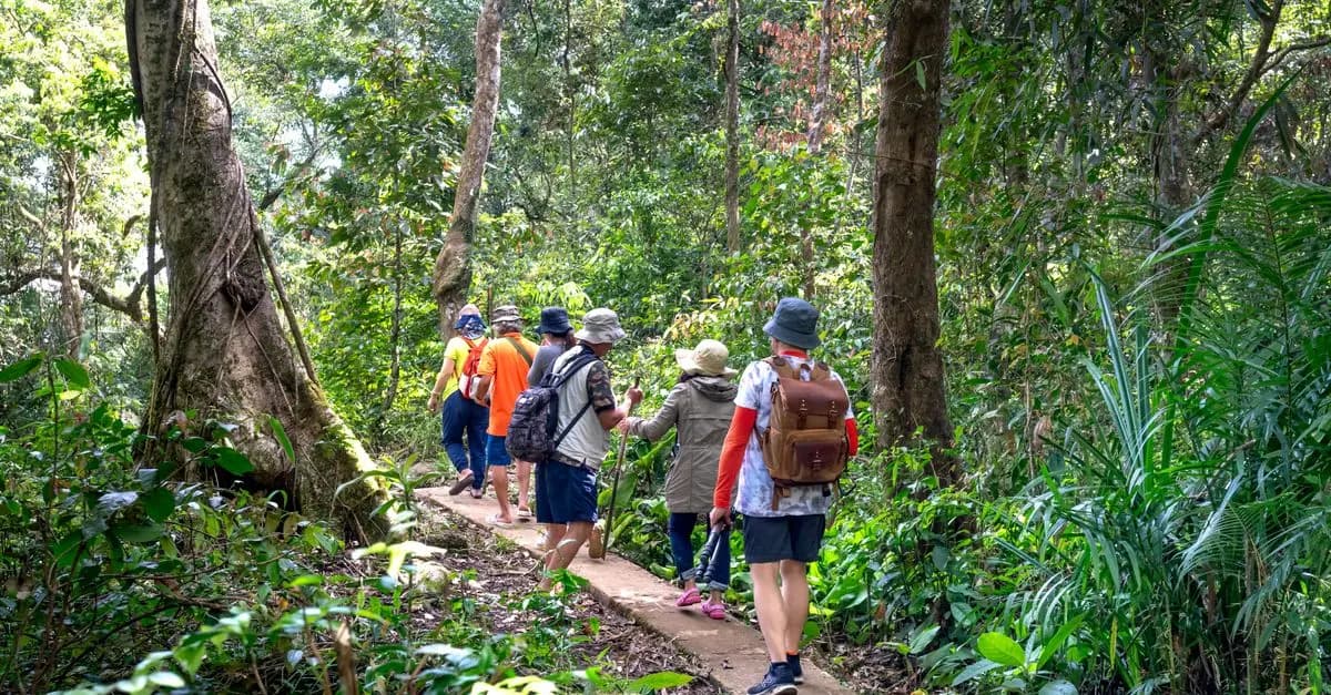 10 Essential Strategies for Responsible Travel Today