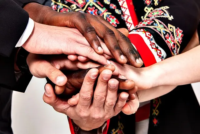 10 Tips for Responsible Travel: Embrace Local Cultures