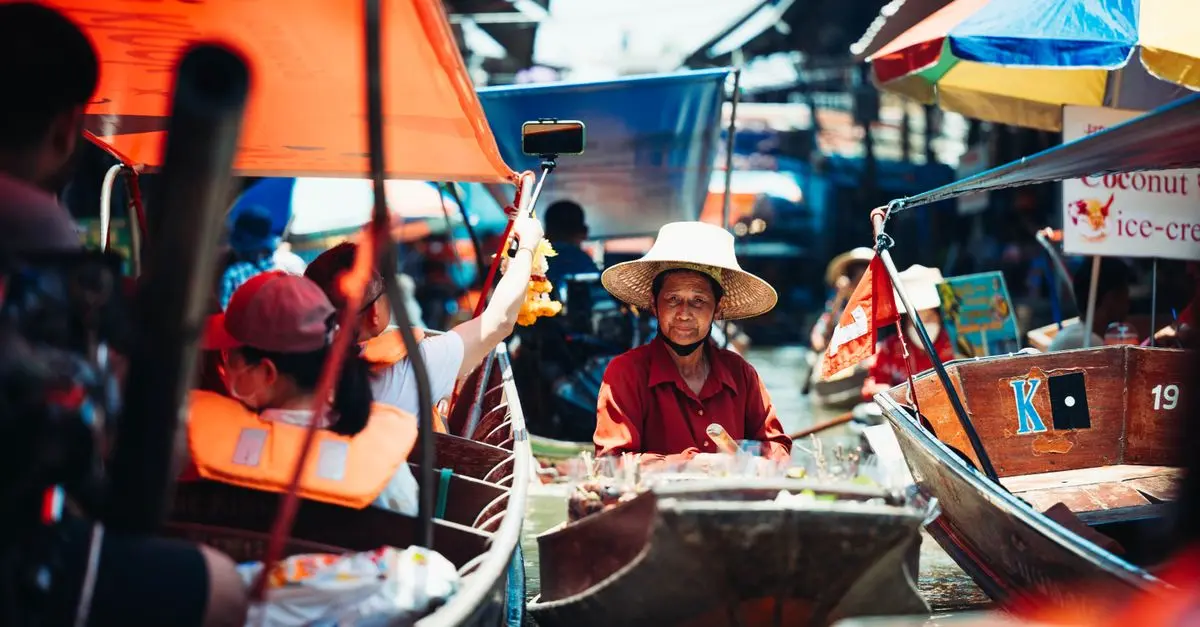 10 Essential Tips for Exploring the World Today
