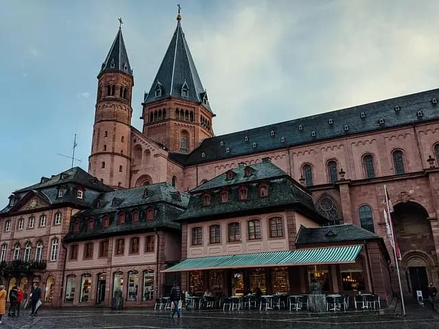 How to Uncover Hidden Gems While Traveling
